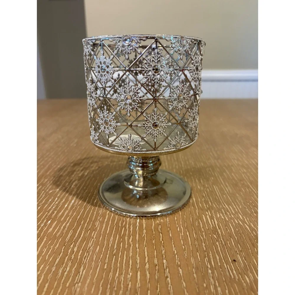 Bath & Body Works Silver Snowflake Gems Pedestal 3 Wick Candle Holder Sleeve